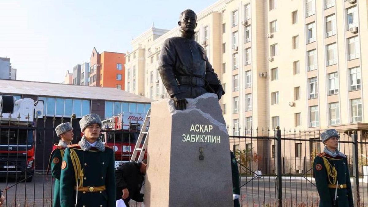 Асқар Забикулинге қойылған ескерткіш Асқар Забикулинге қойылған ескерткіш