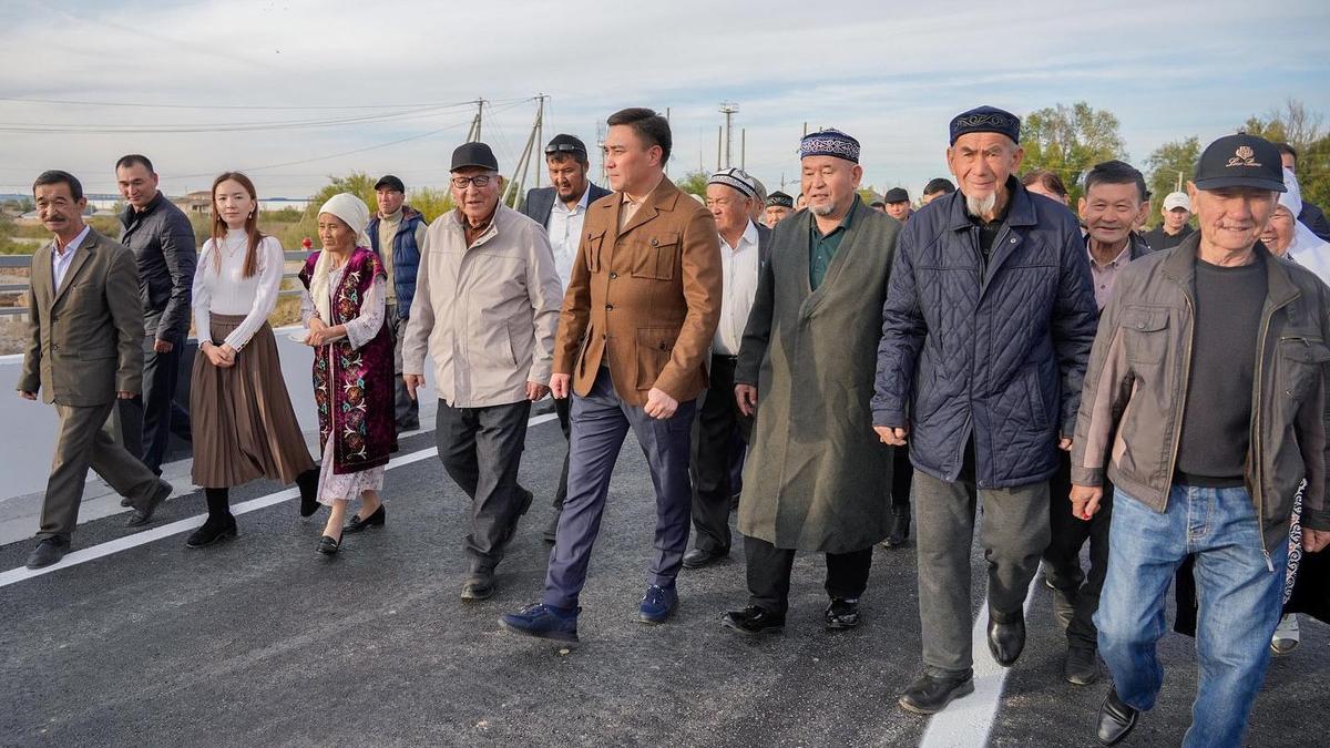 Шымкент әкімі Ғабит Сыздықбеков пен қала тұрғындары Шымкент әкімі Ғабит Сыздықбеков пен қала тұрғындары