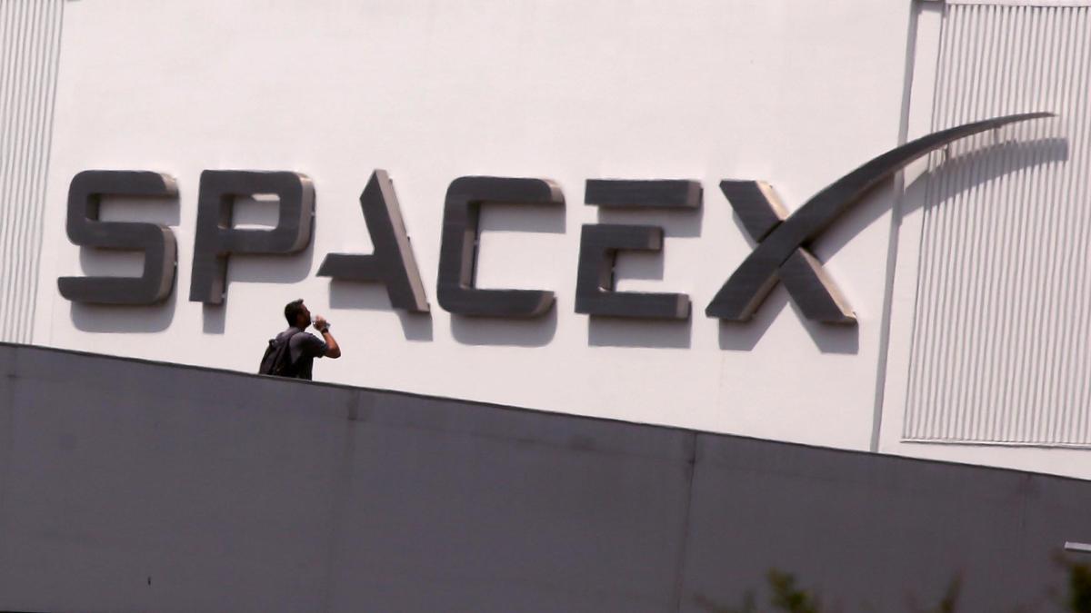 Логотип SpaceX