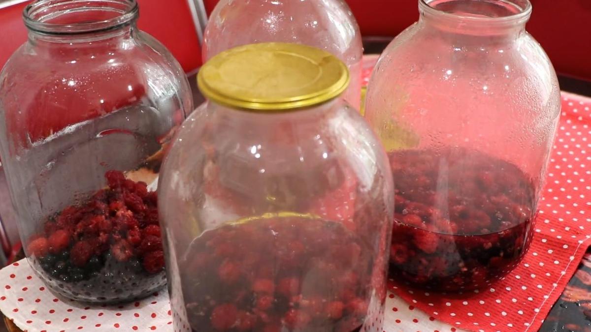 Залитые кипятком ягоды для компота