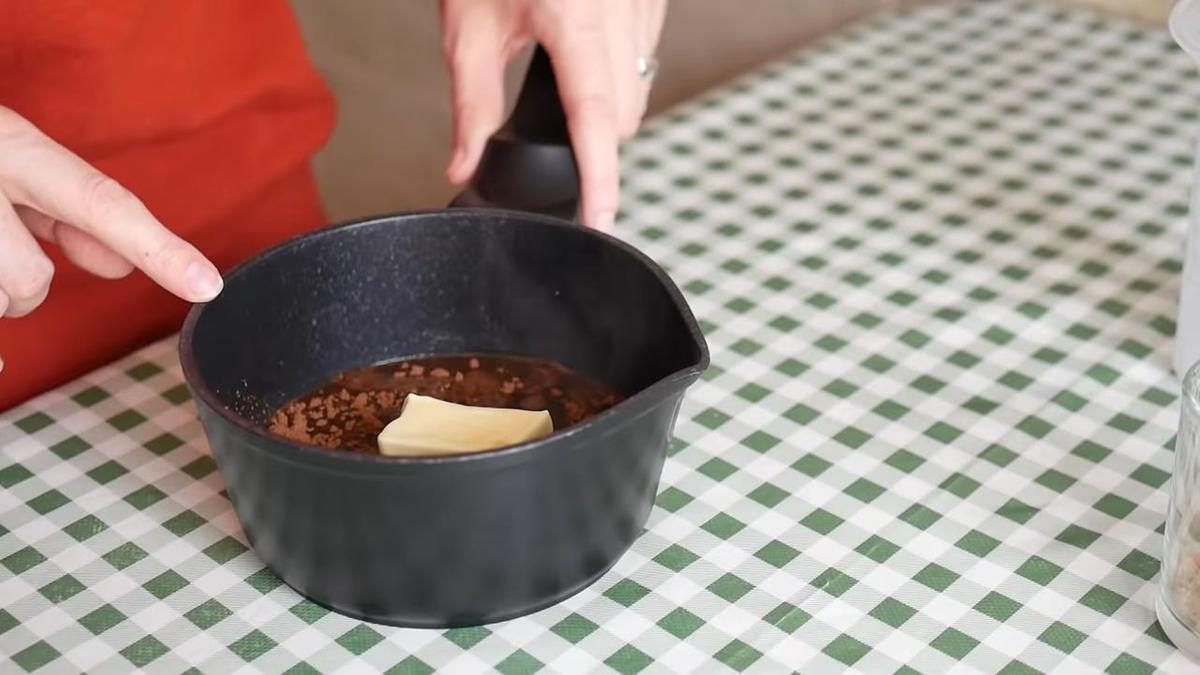 Какао с маслом в сотейнике