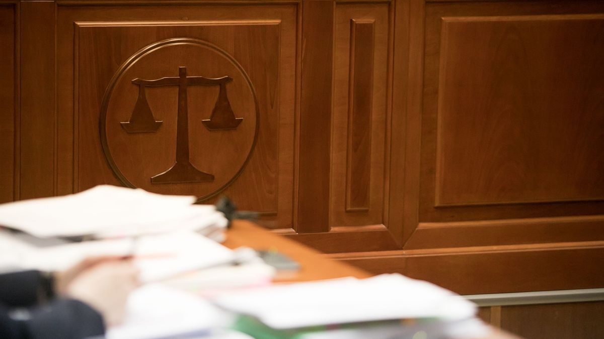 Иллюстративное фото зала суда
