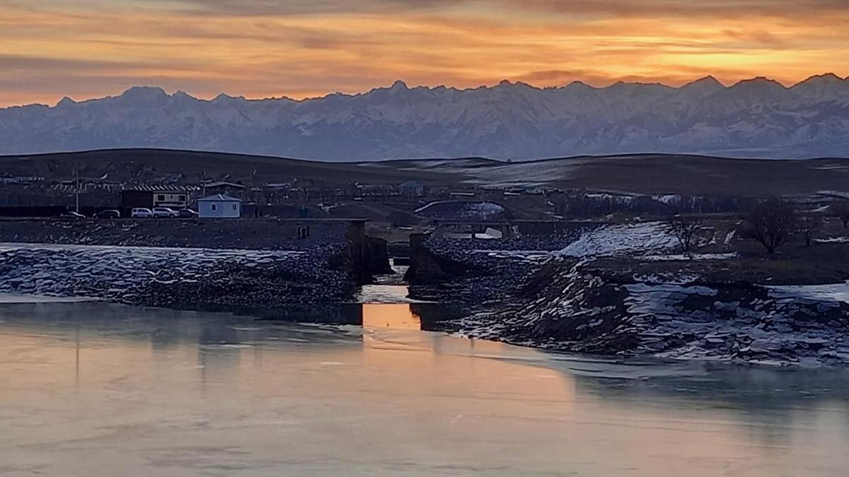 Проран на Книжевском водохранилище в Алматинской области