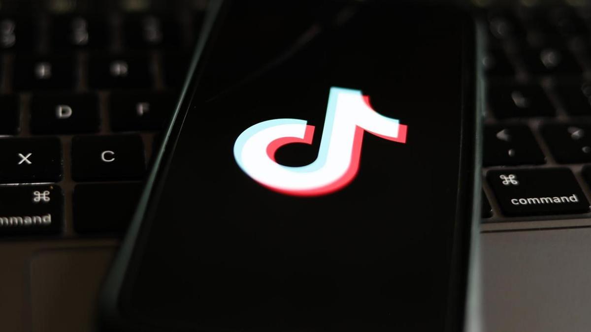 Приложение TikTok на смартфне