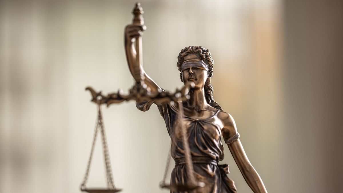 Статуэтка Фемиды