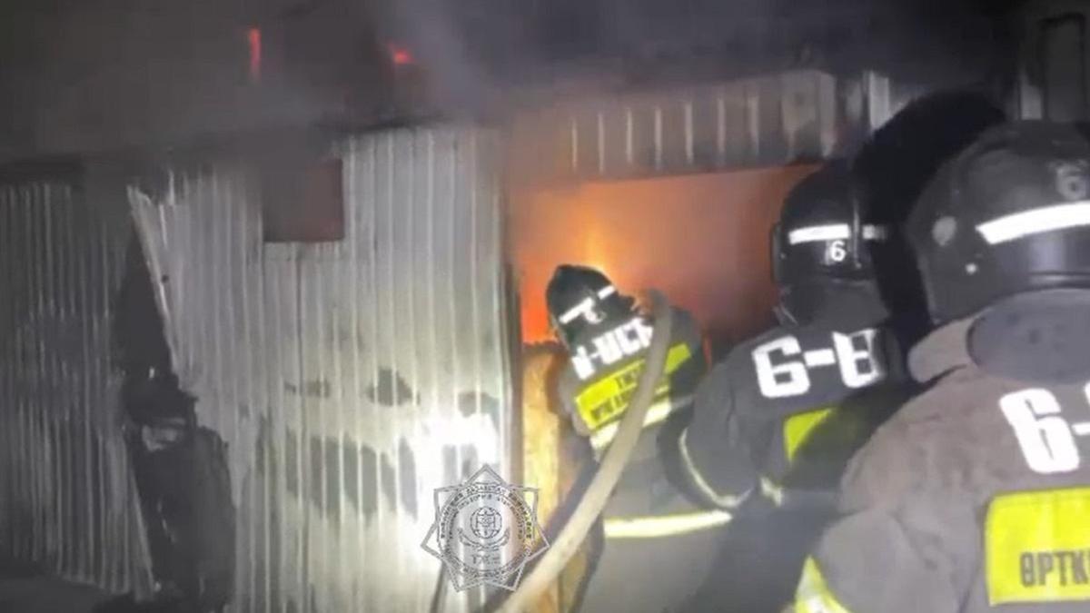 Пожар на рынке в Усть-Каеногорске Пожар на рынке в Усть-Каеногорске