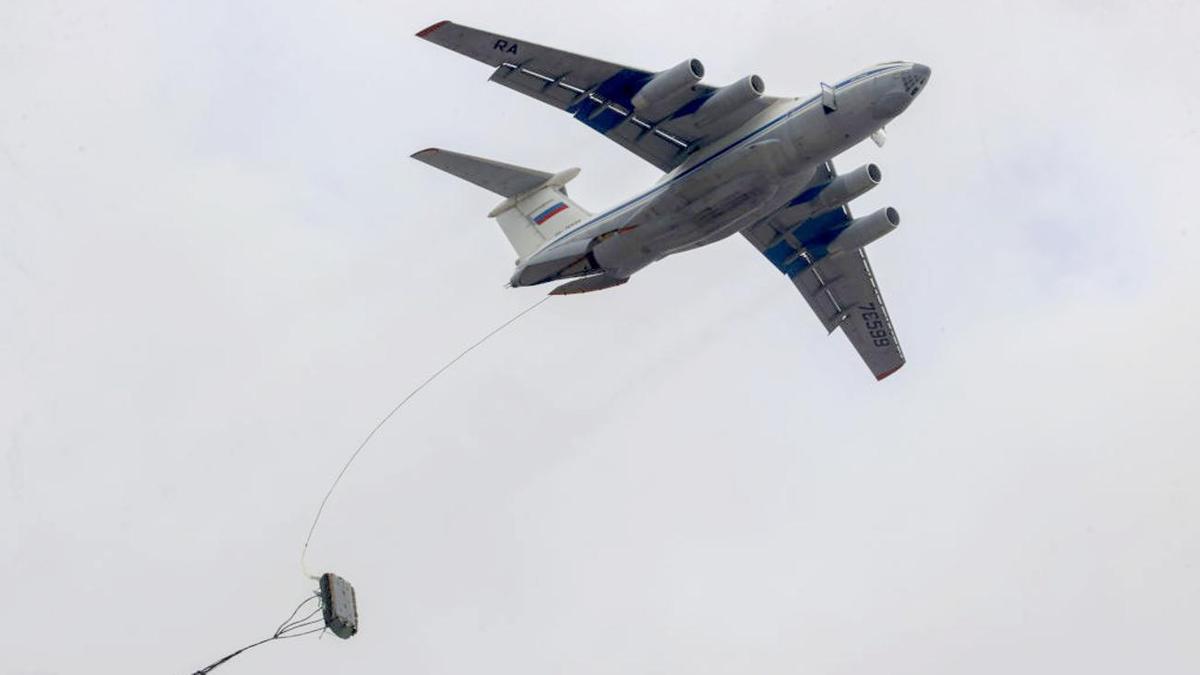 Советский военно-транспортный самолет Ил-76