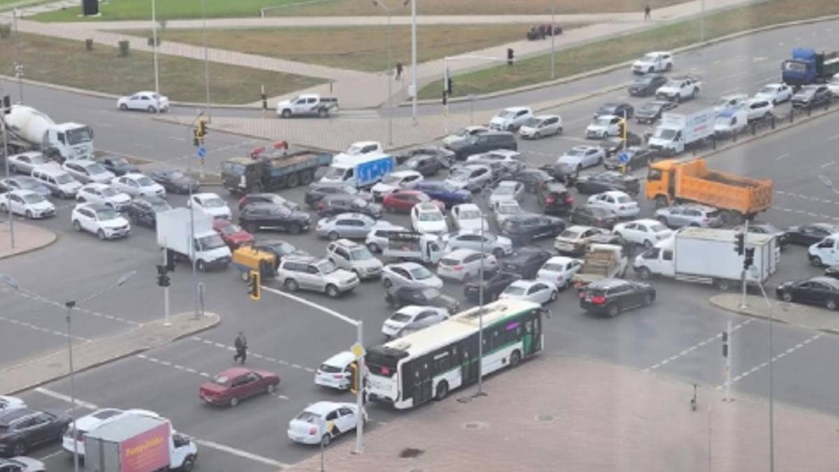 Машины не могут разъехаться в Астане