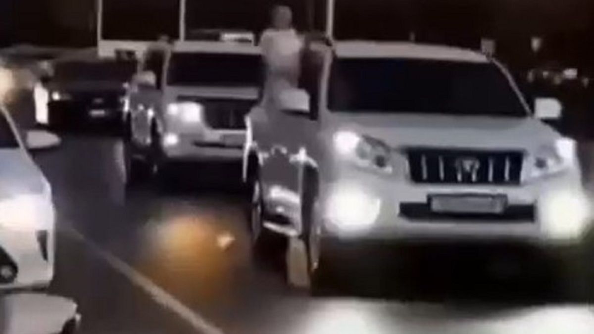 Автомобили на дороге