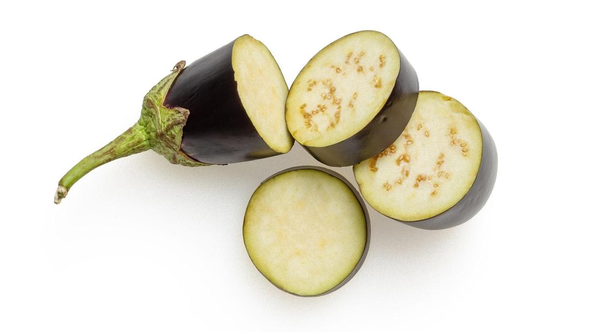 Нарезанный кольцами баклажан