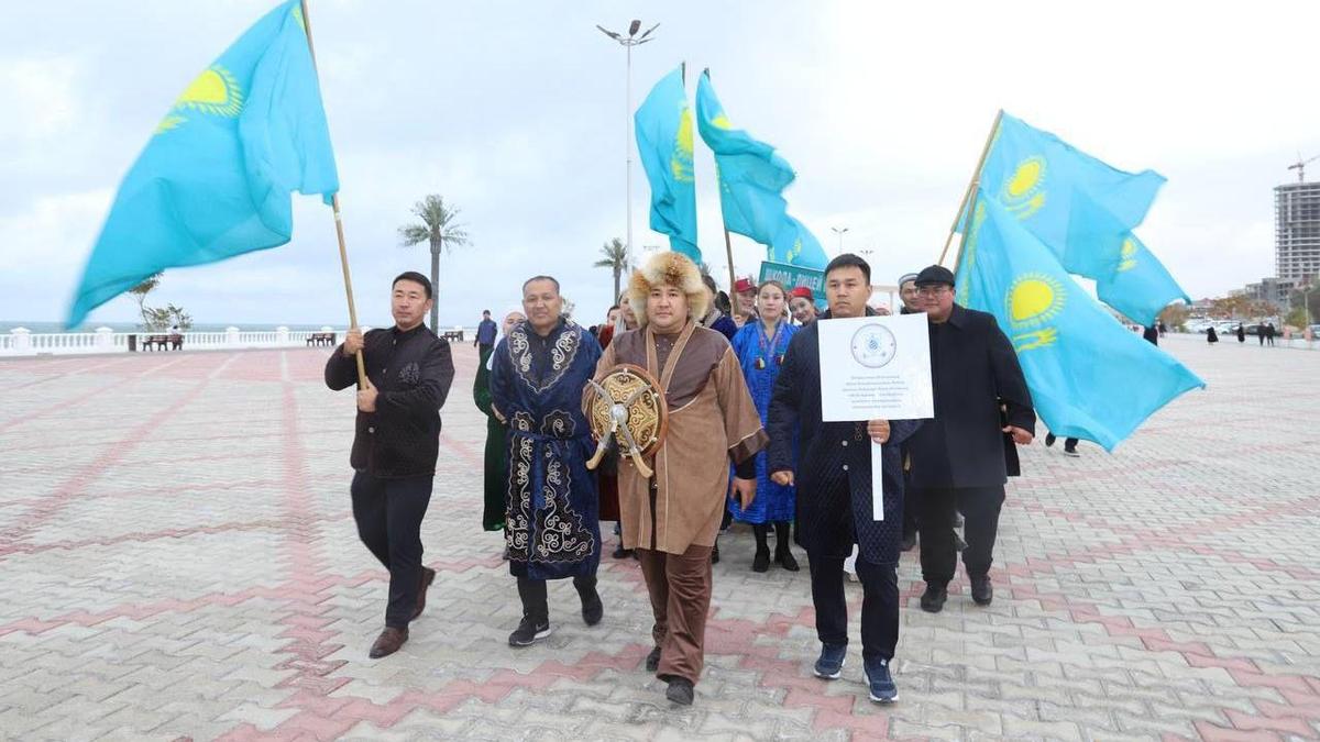 Парад национальной одежды в Актау