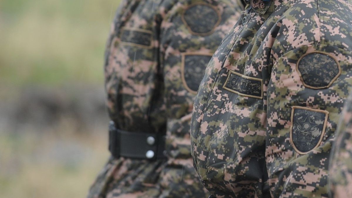 Военнослужащие