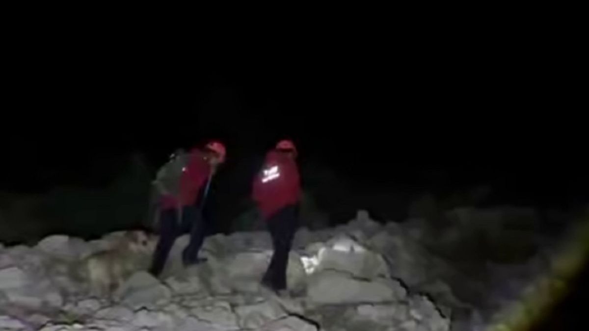 Спасатели ведут поиски