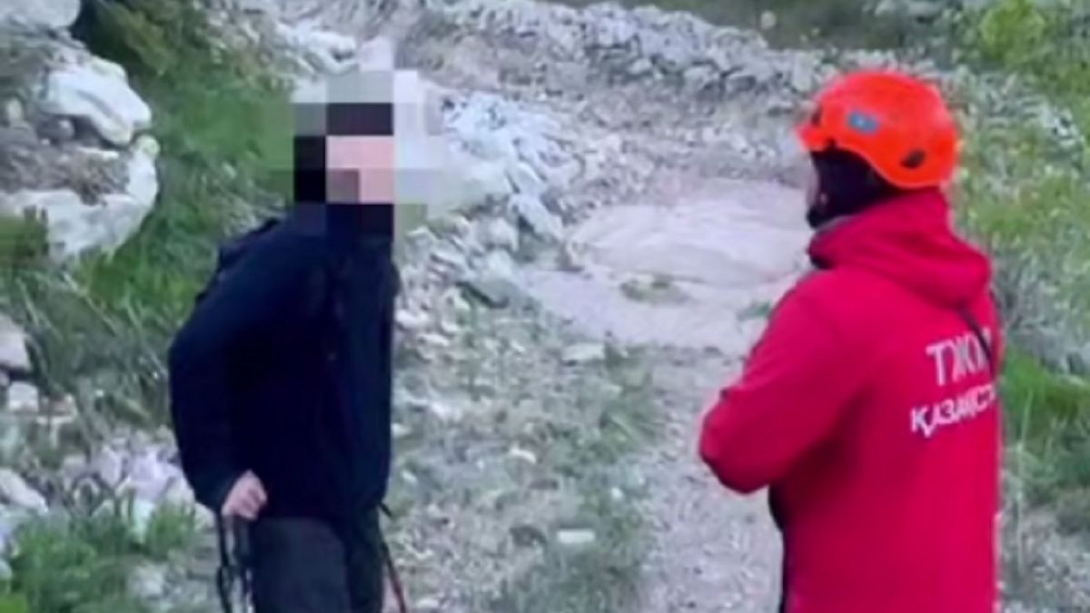 Спасатель с подростком