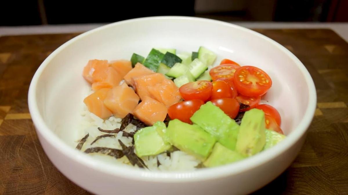 Выкладка ингредиентов в тарелку