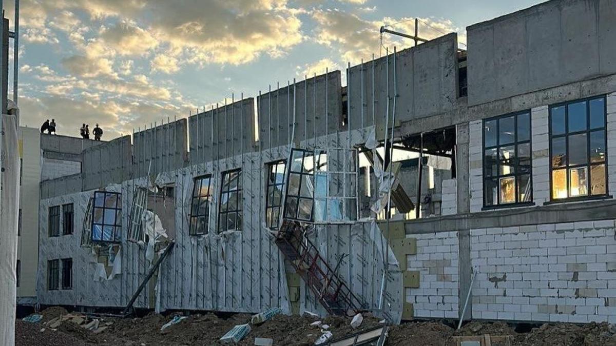 Частичное обрушение крыши строящейся школы