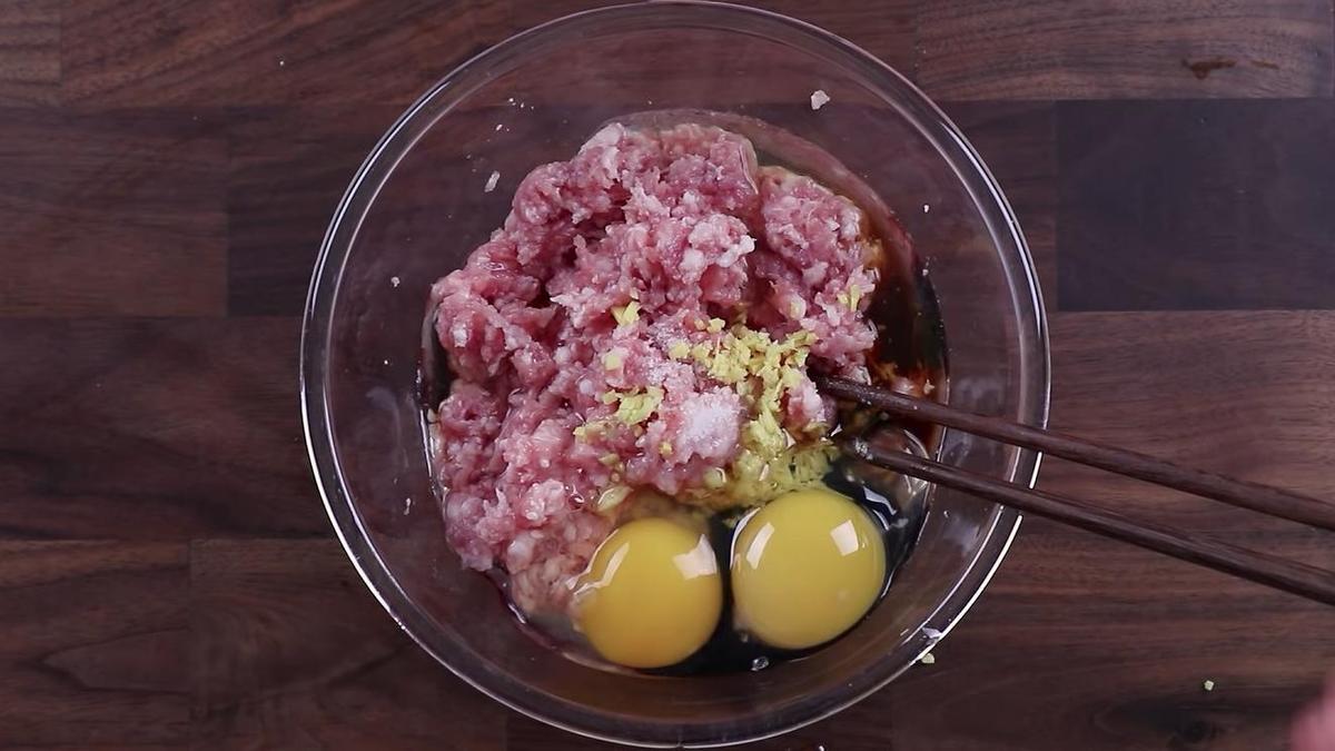 Фарш с яйцами и специями