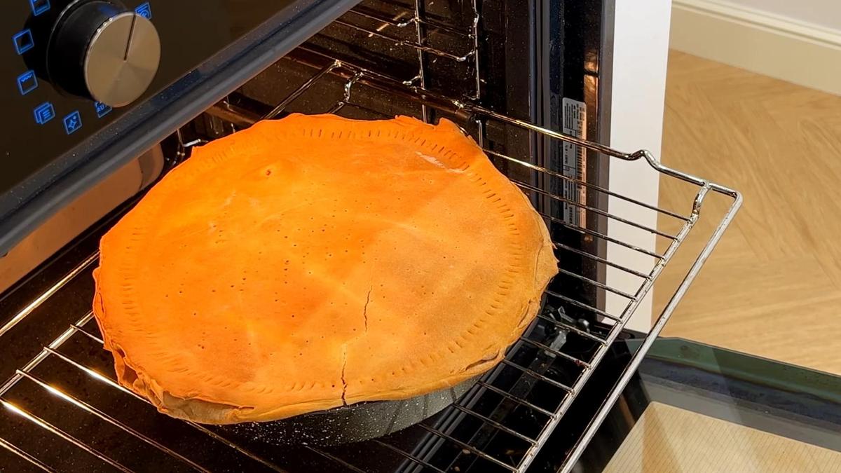 Пирог на решетке в духовке