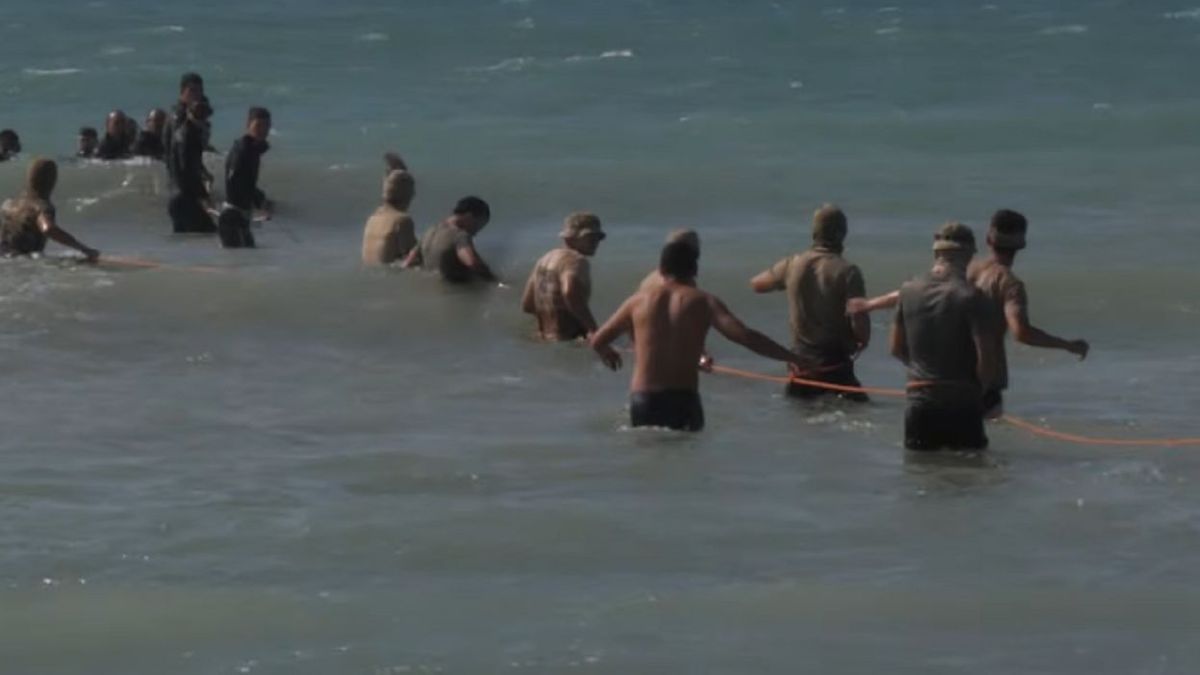 Поиски пропавших военных в Каспийском море