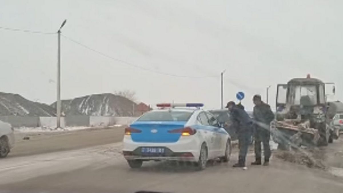 Трактор столкнулся с Lada в Астане