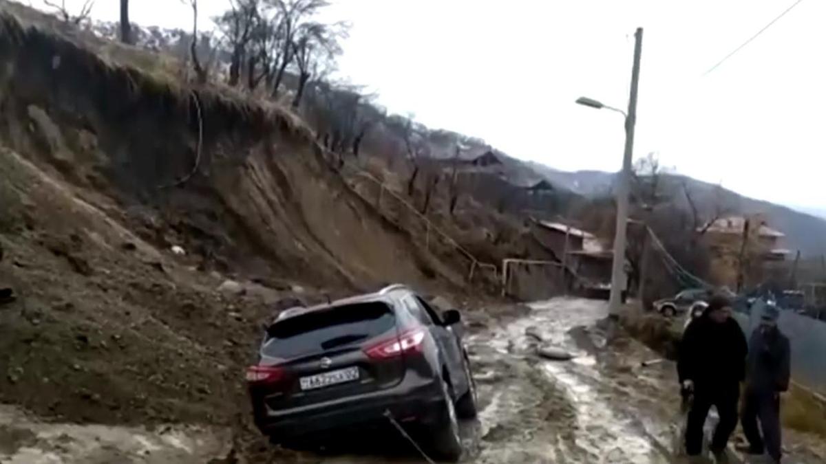 Автомобиль застрял в грязи