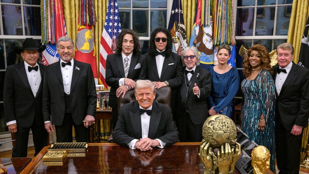 Дональд Трамп с лауреатами премии