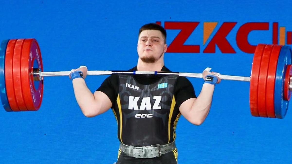 Казахстанский тяжелоатлет Артем Антропов