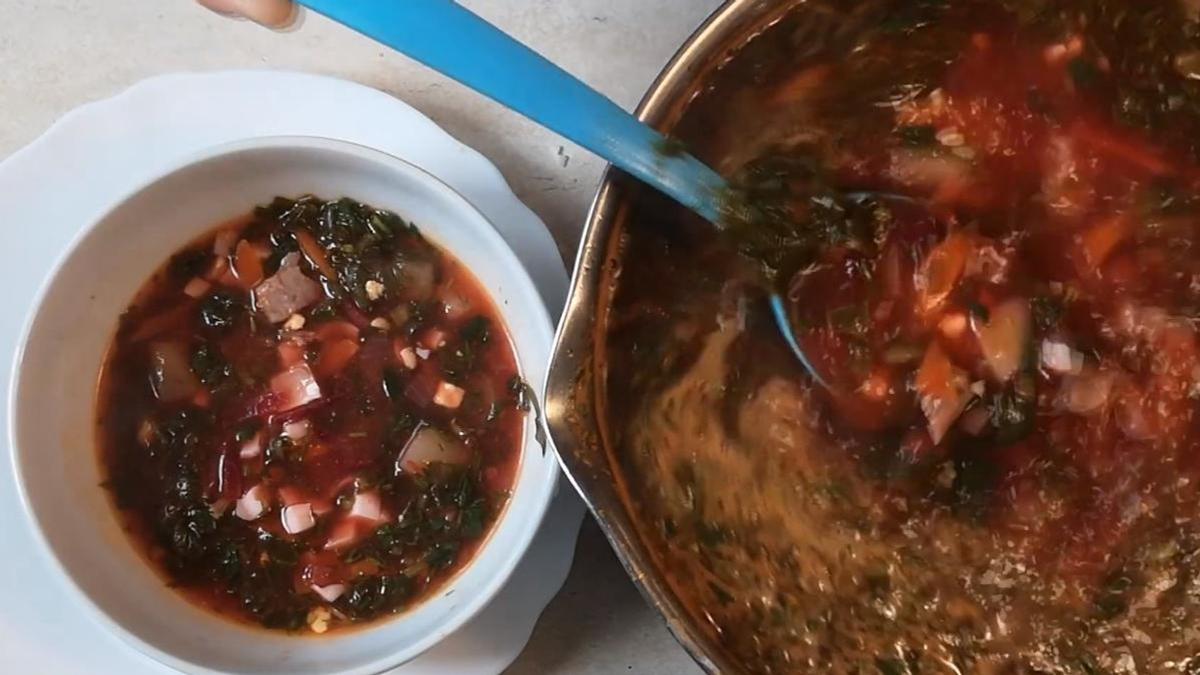 Сваренный борщ с щавелем