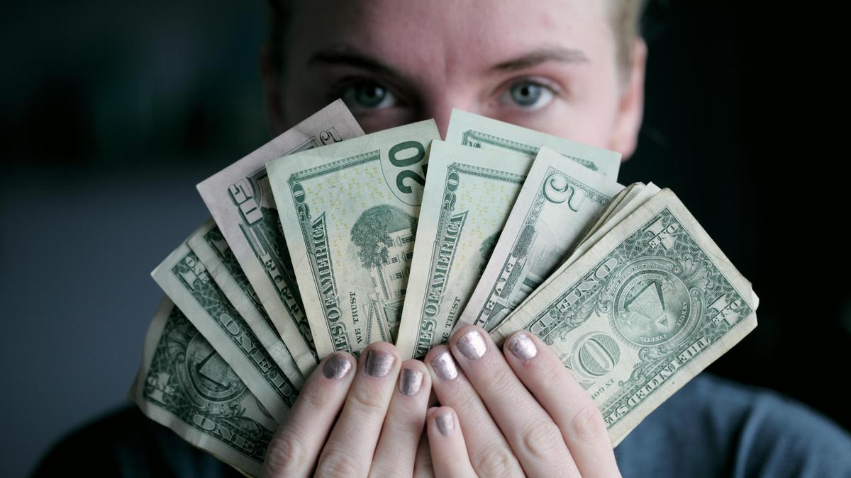 Как привлечь деньги и богатство: магические ритуалы и техники, которые работают