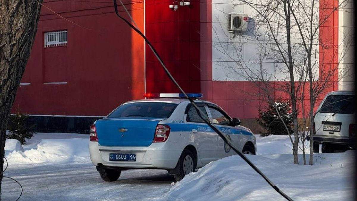 Полиция возле колледжа