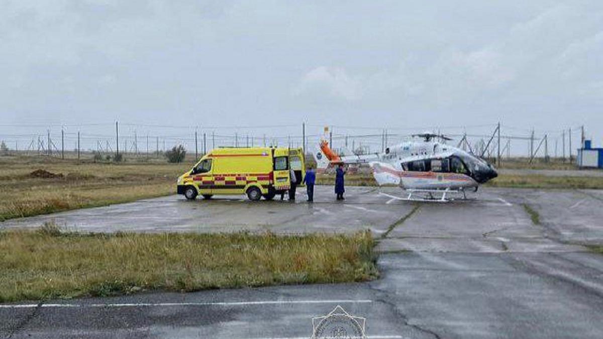 Скорая помощь и вертолет