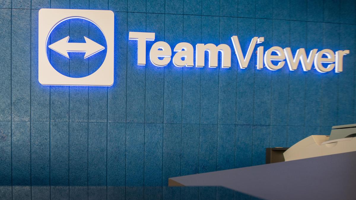 Надпись TeamViewer на стене