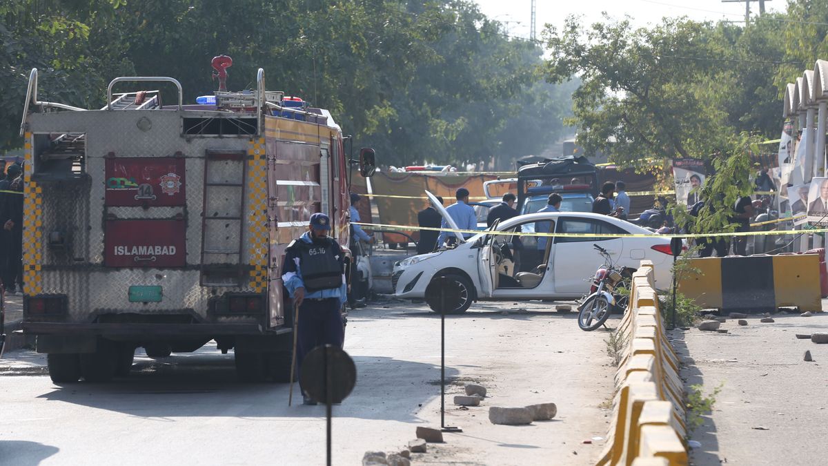 Автомобиль взорвался в столице Пакистана