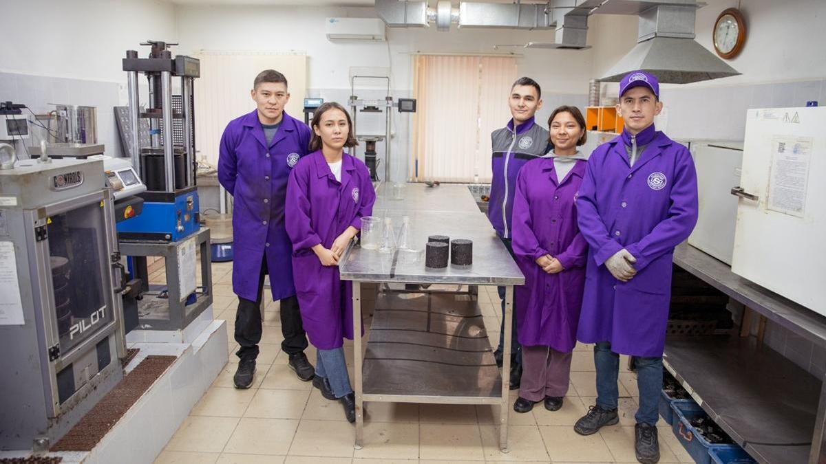 Сотрудники Национального центра качества дорожных активов