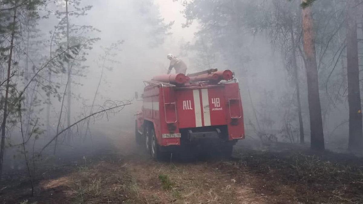 Пожарные тушат возгорание