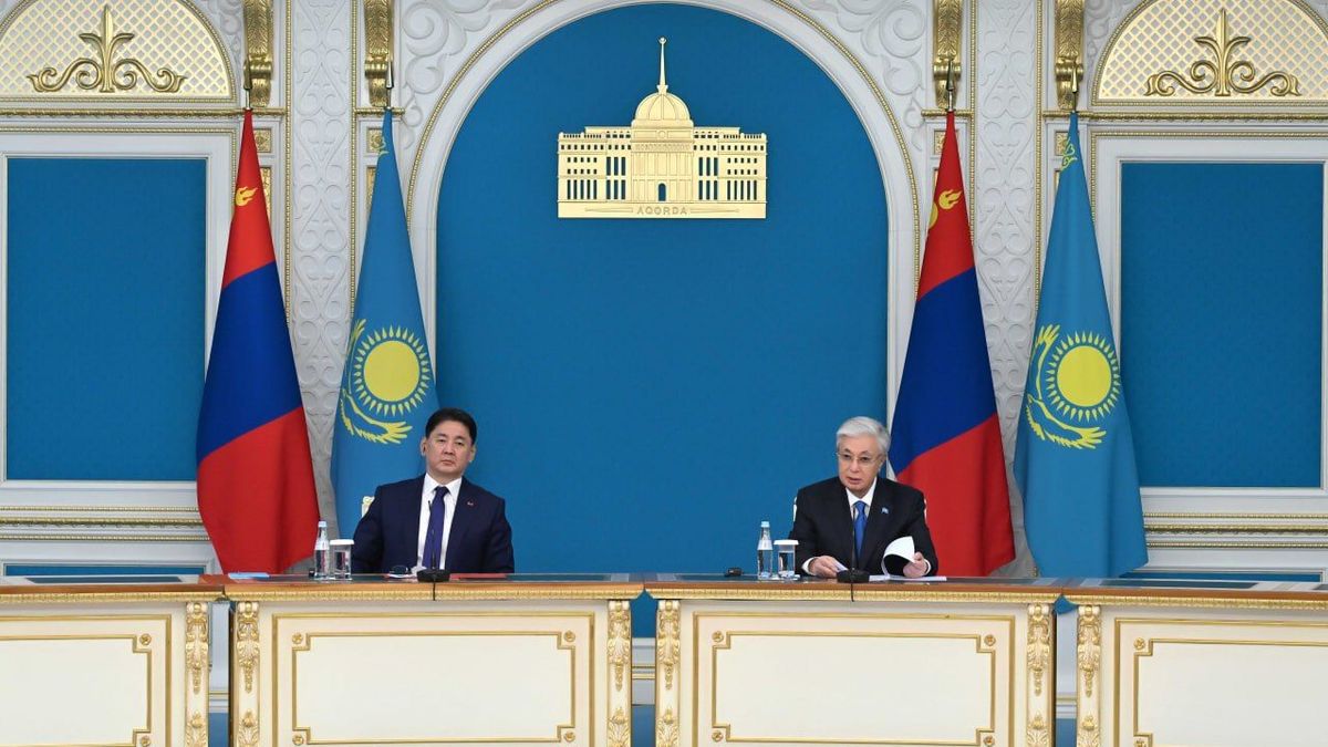Касым-Жомарт Токаев и Ухнаагийн Хурэлсух