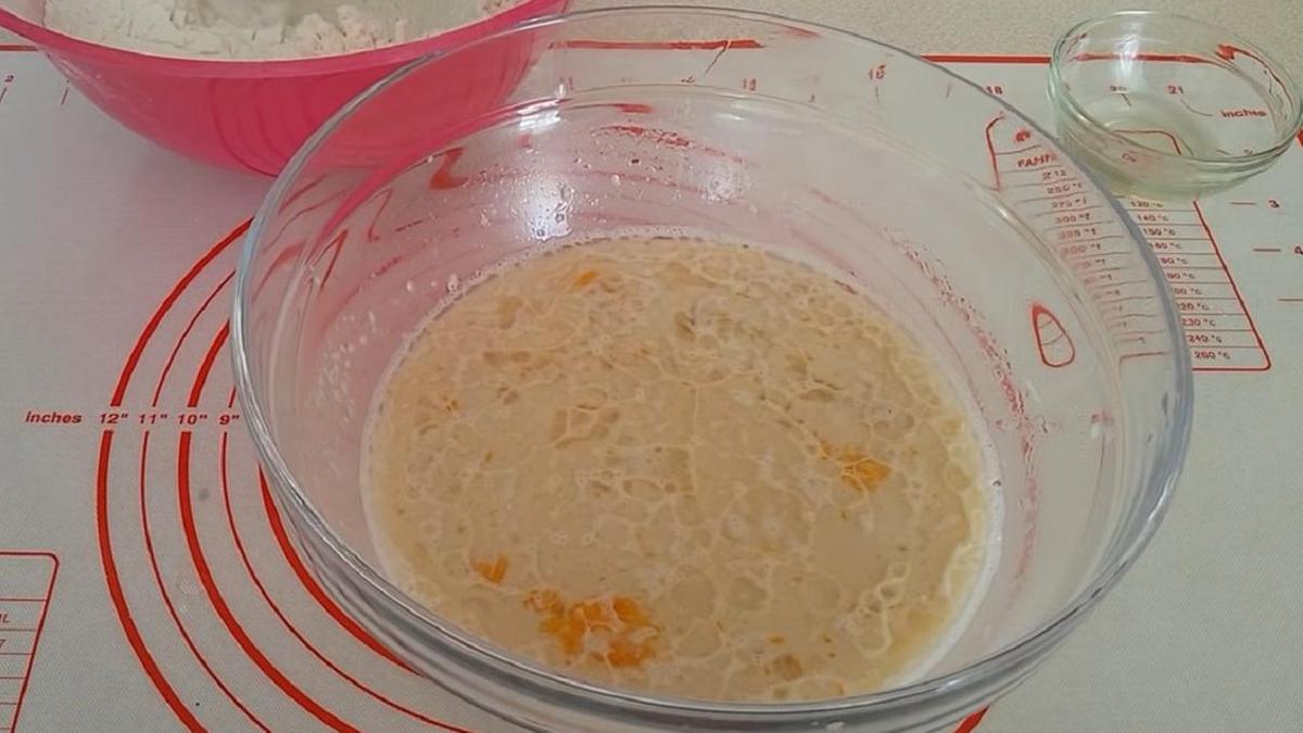 Активированные дрожжи с молоком яйцом и растительным маслом