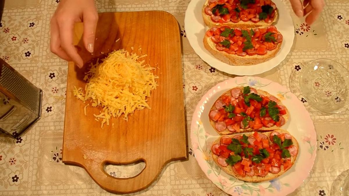 Натертый крупно сыр