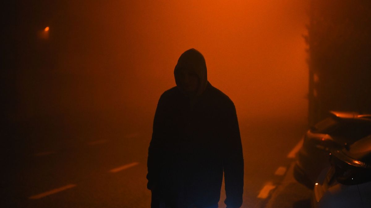 Мужчина в капюшоне