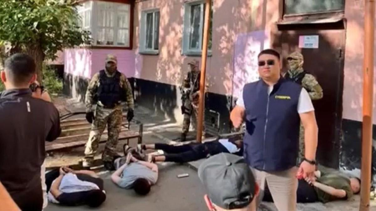 Группу мужчин задержали