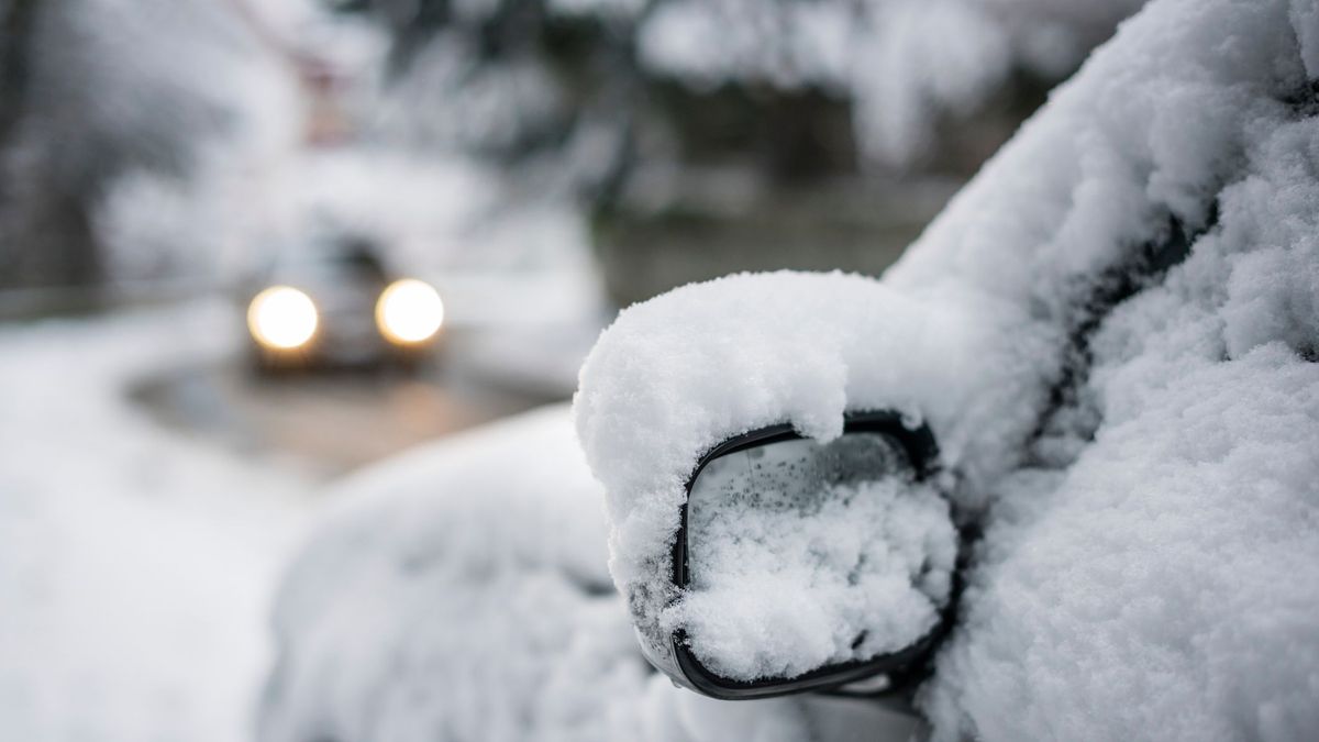 Машина в снегу