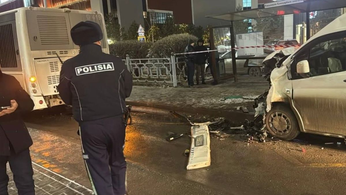 Микроавтобус попал в ДТП