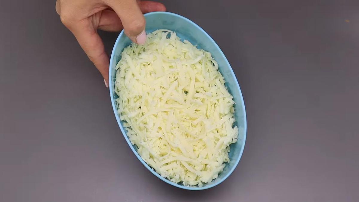 Крупно натертый твердый сыр