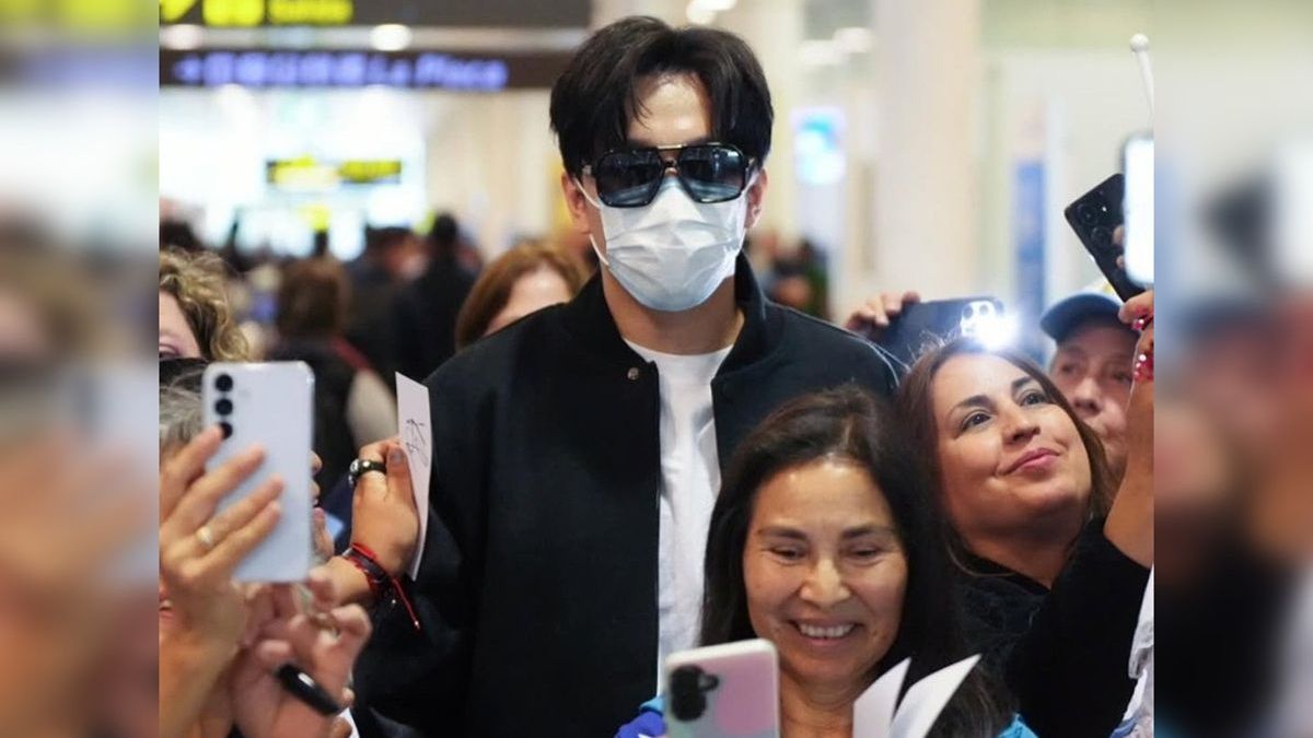 Димаш с поклонниками в аэропорту Барселоны