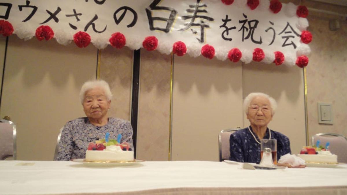 Сестры из Японии стали старейшими близнецами на планете