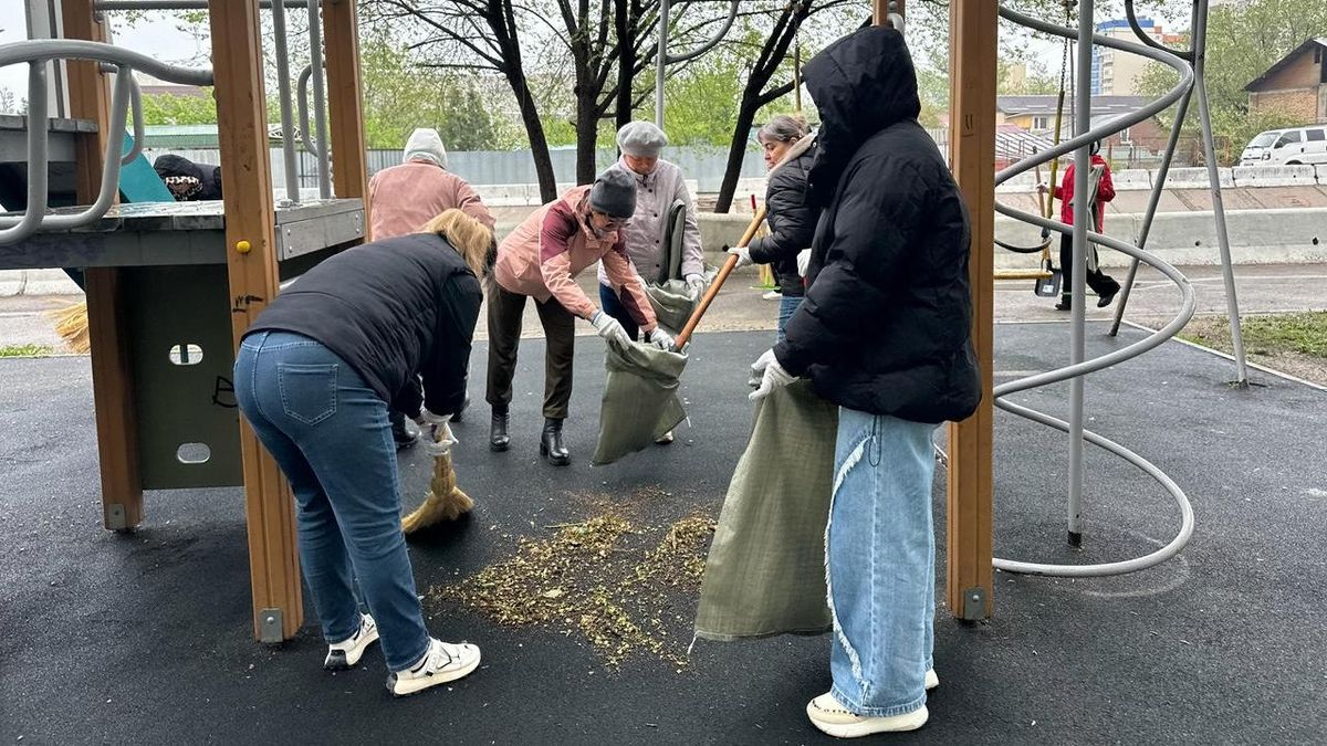 Участники субботника
