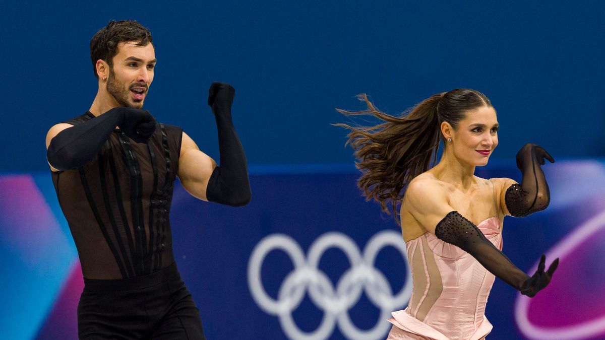 Французские фигуристы Лоранс Фурнье-Бодри и Гийом Сизерон (справа налево)