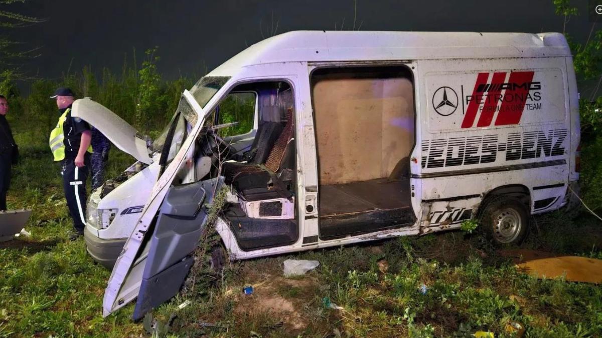 Автомобиль попал в аварию Автомобиль попал в аварию