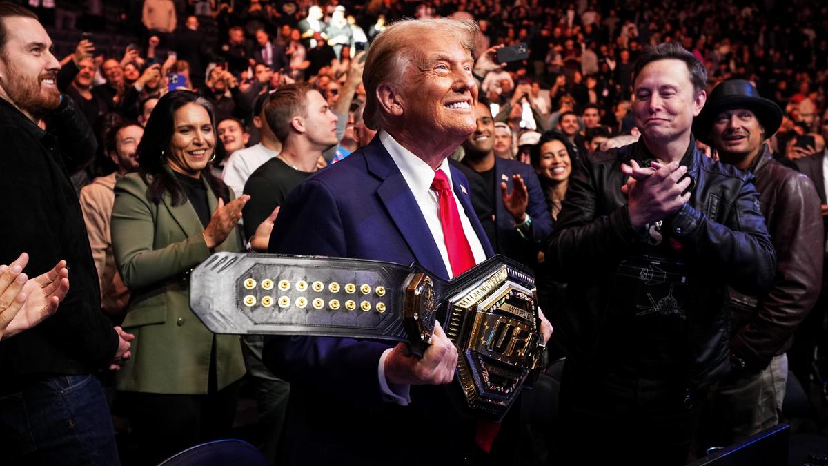 Президент США Дональд Трамп с чемпионским поясом UFC