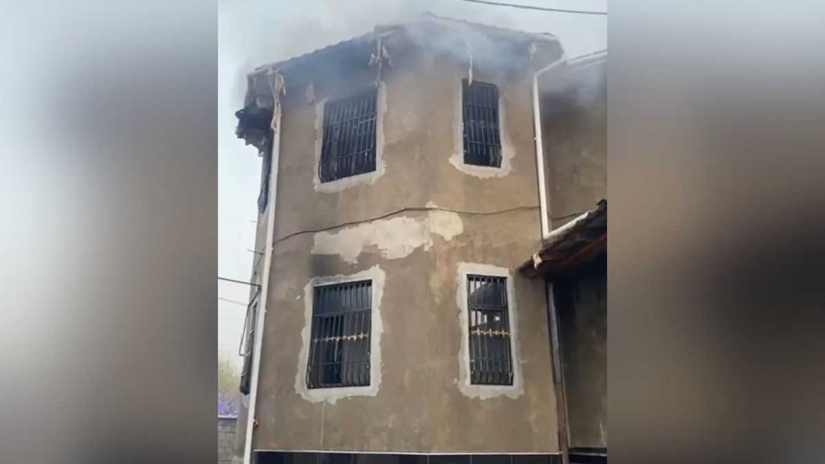 Дом после пожара в Туркестанской области